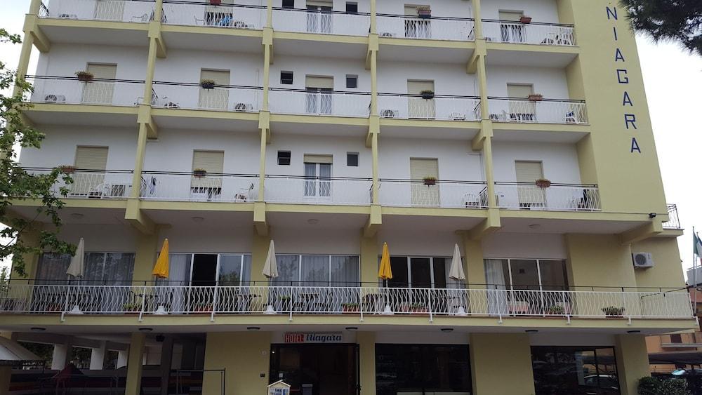 Niagara Hotel